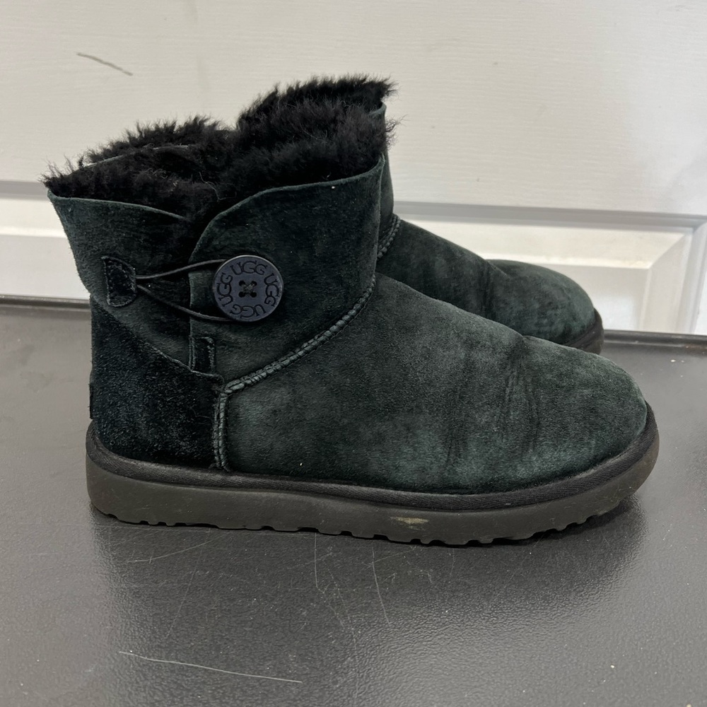 UGG Mini Bailey Button II black boots Size 9